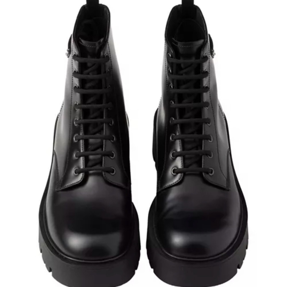 Brand new men’s combat boot with box never worn size 11